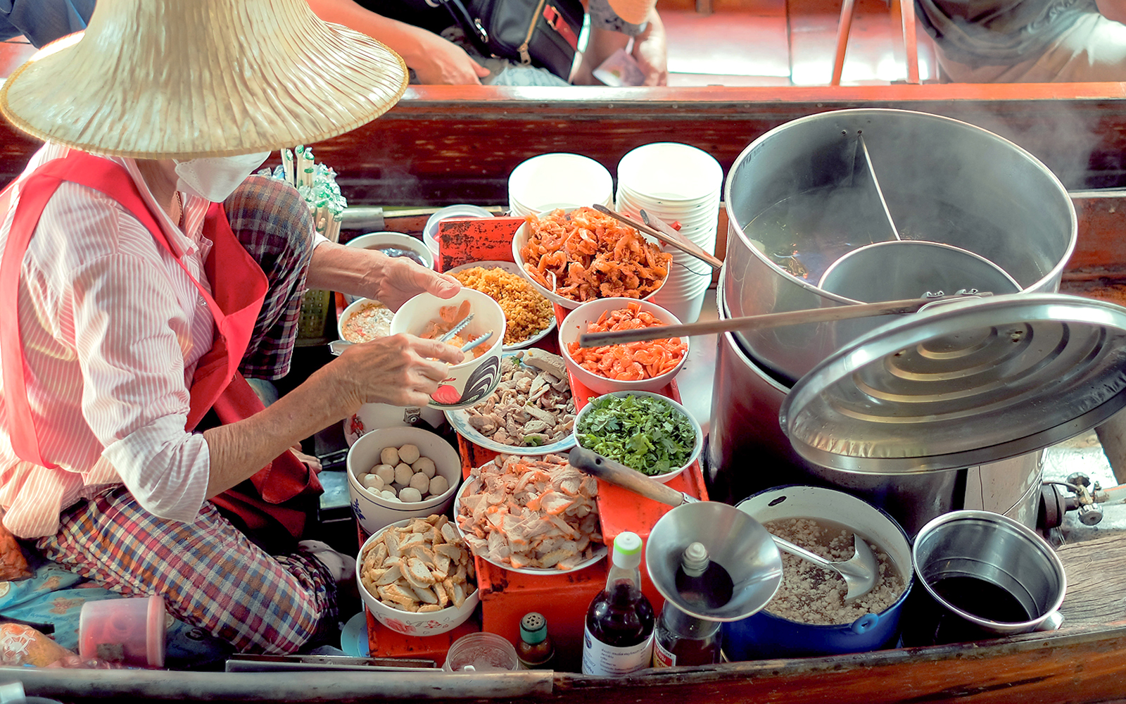 Sellers selling Thai noodles on boats, Damnoen Saduak Floating Market