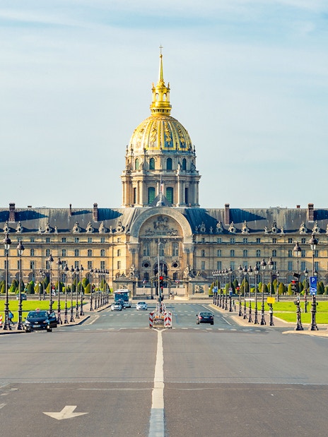Invalides museum with Paris street view in foreground.