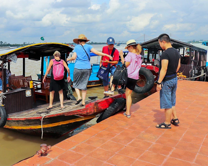 Mekong Delta Premium Tour with Speedboat & Lunch