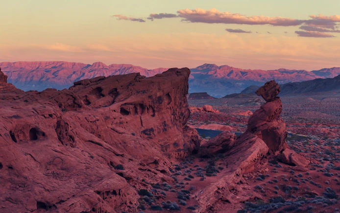 Valley of Fire rock formations at sunset during a guided tour from Las Vegas.