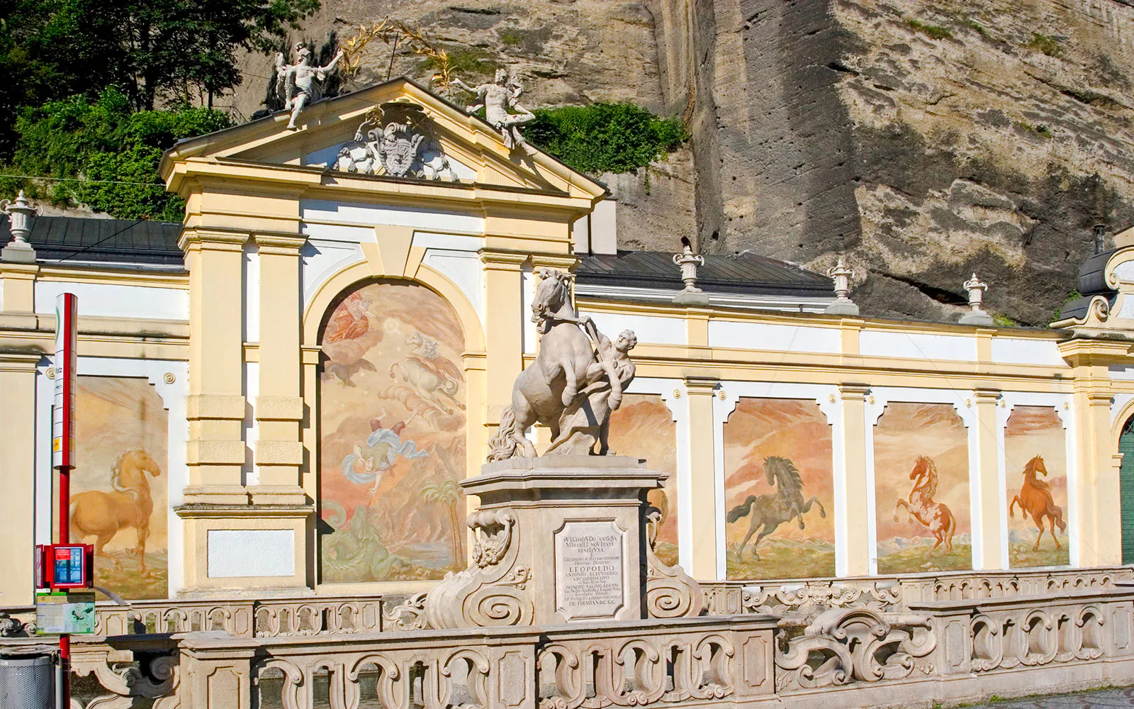 Herbert-von-Karajan-Platz	