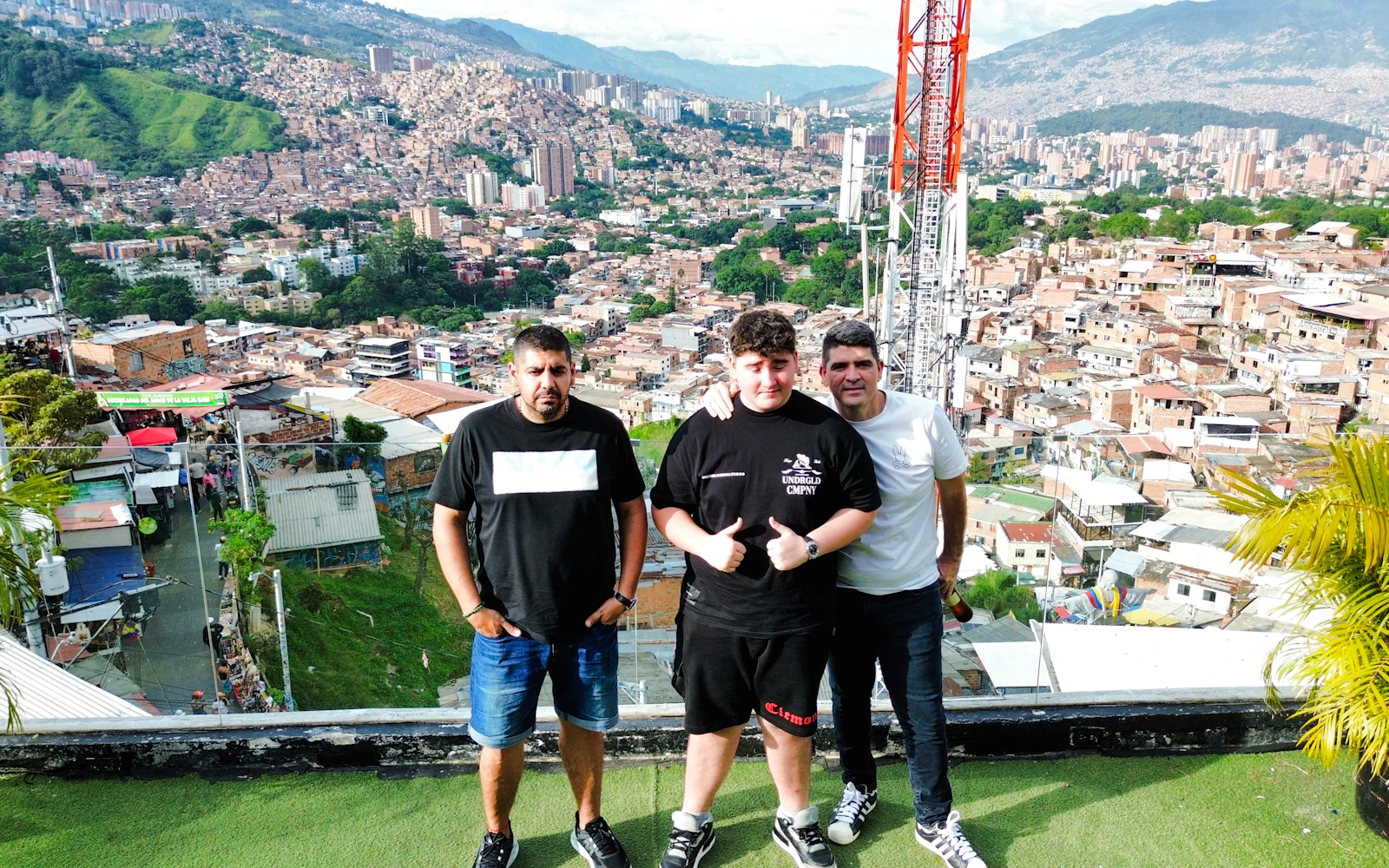 Medellín Comuna 13 Private Graffiti Tour with MetroCable Ride (Product 53194)