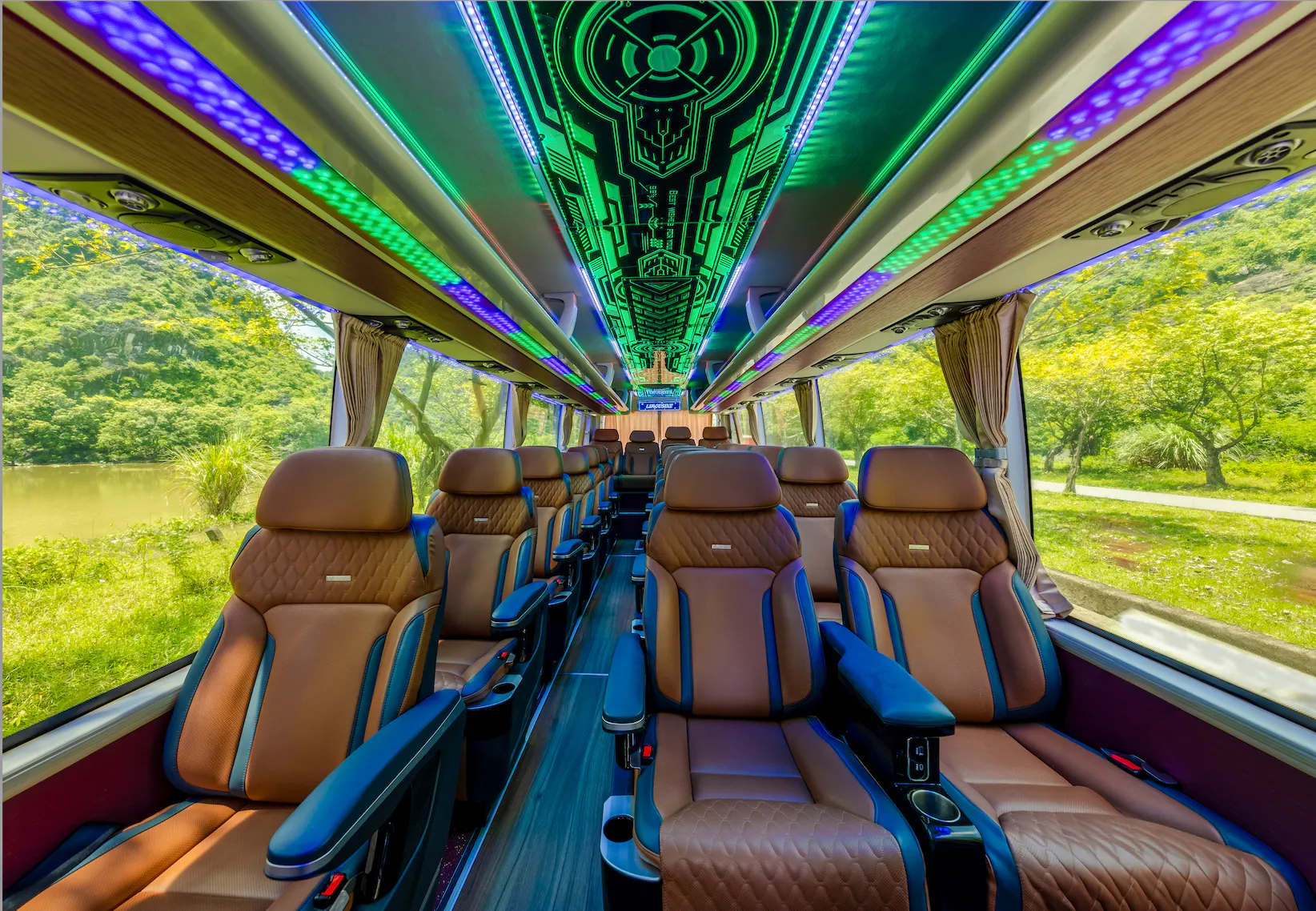 Hanoi Noi Bai Airport Arrival Fast-Track Meet & Greet + Private Transfer to Sapa Image 3