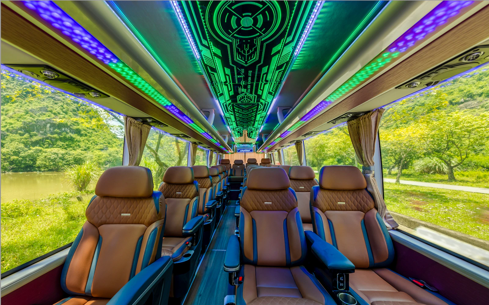 Hanoi Noi Bai Airport Arrival Fast-Track Meet & Greet + Private Transfer to Sapa Image 3