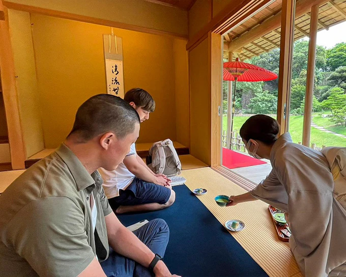 1-Day Tour from Kanazawa: Samurai, Matcha, Gardens and Geisha