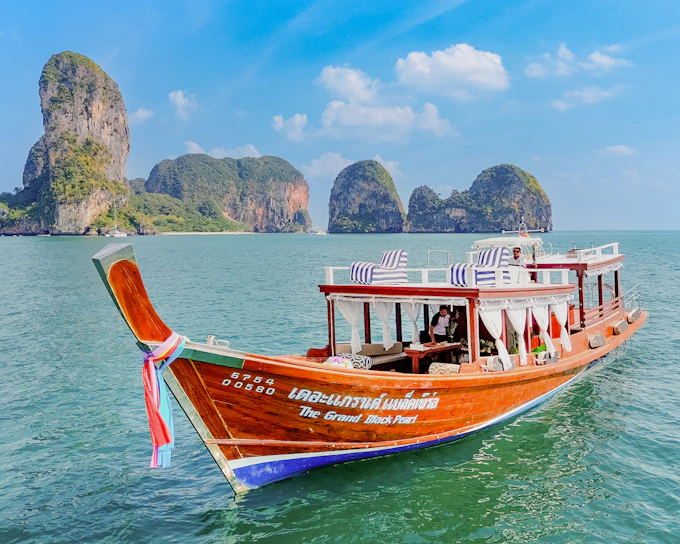 From Krabi: Hong Island Half-Day Tour by Luxury Longtail Boat