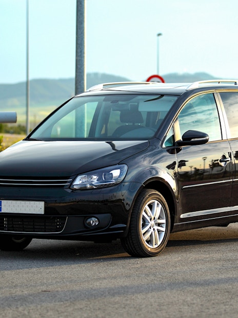 Minivan for Tokyo Disneyland/Disneysea transfer service.