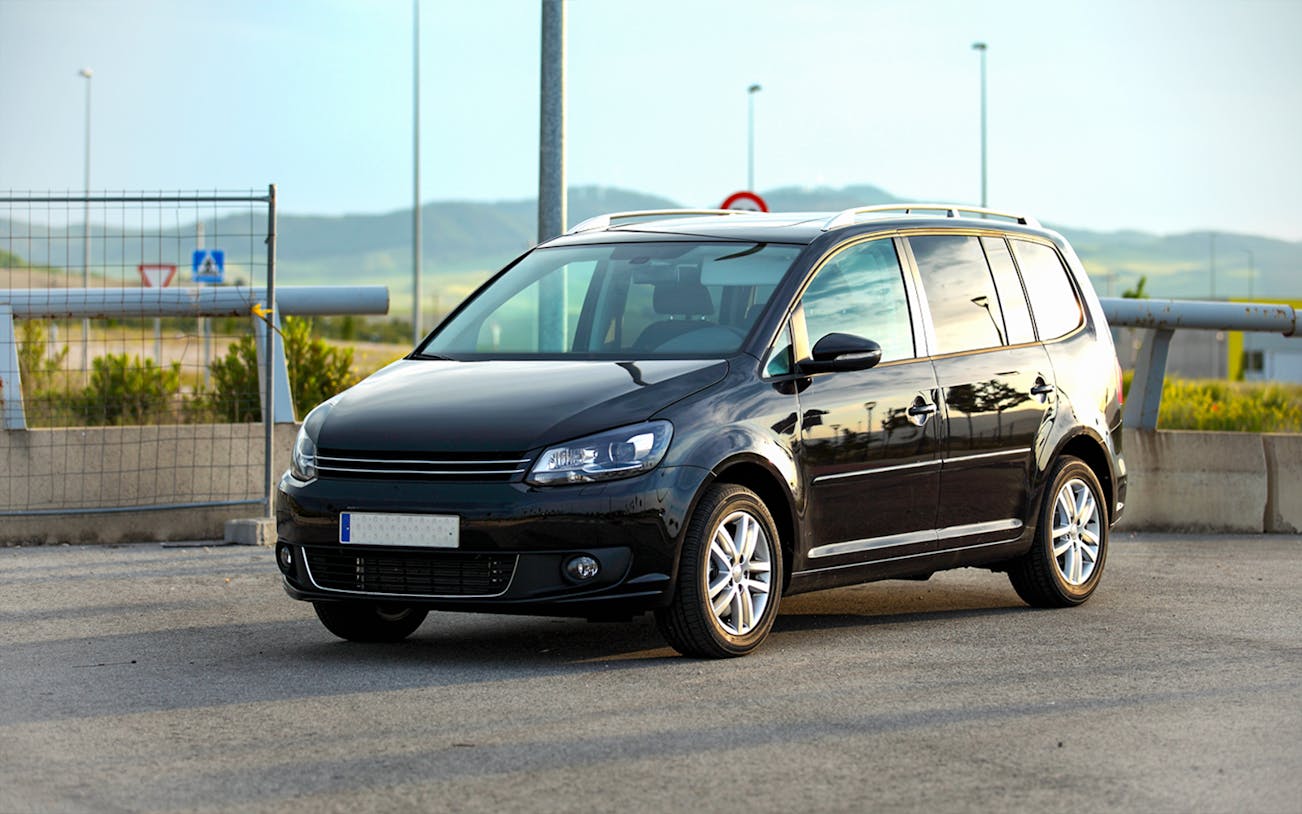 Minivan for Tokyo Disneyland/Disneysea transfer service.