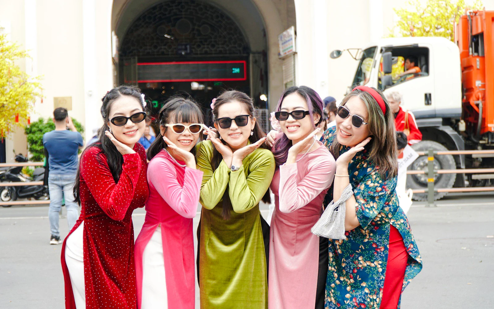 Ho Chi Minh City Ao Dai Try-On Photoshoot Experience Image 3