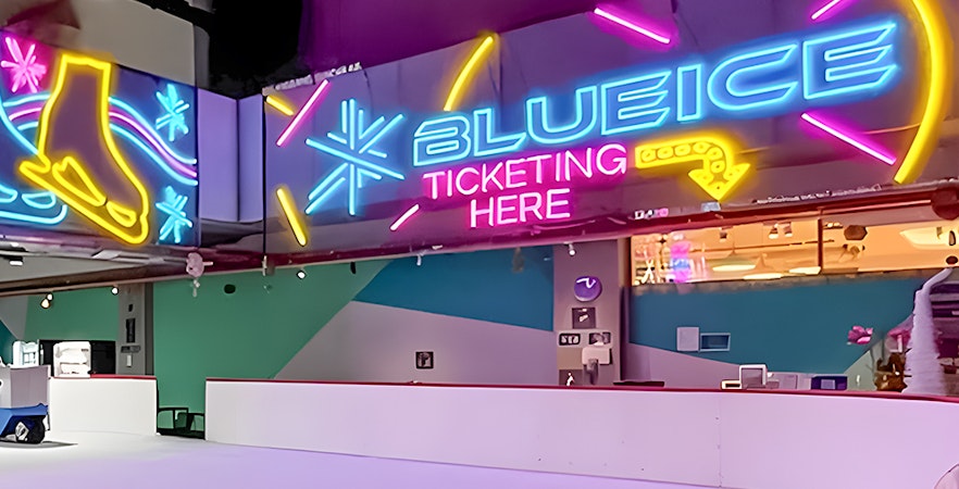 Niebieskie lodowisko @163 Retail Park