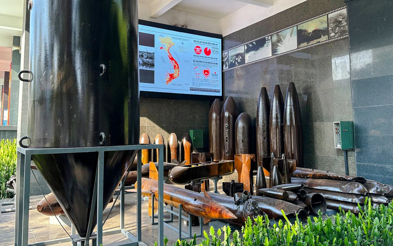 Ho Chi Minh City War History Guided Tour: Independence Palace, War Remnants Museum, Secret Weapon Bunker (Product 53164)