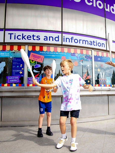 Guests juggling at IFS Cloud Cable Car ticket area in London.