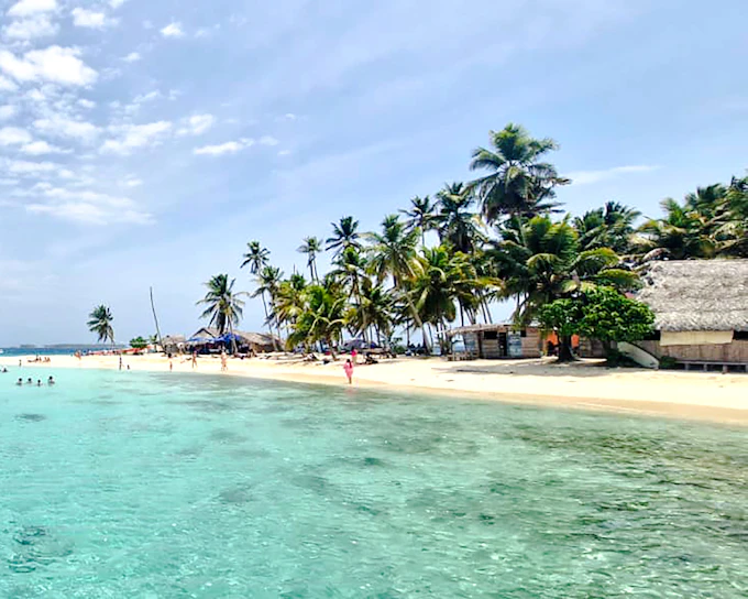 From Panama City: San Blas Islands Day Trip to Isla Perro Shipwreck and Natural Pool with Lunch (Product 55658)