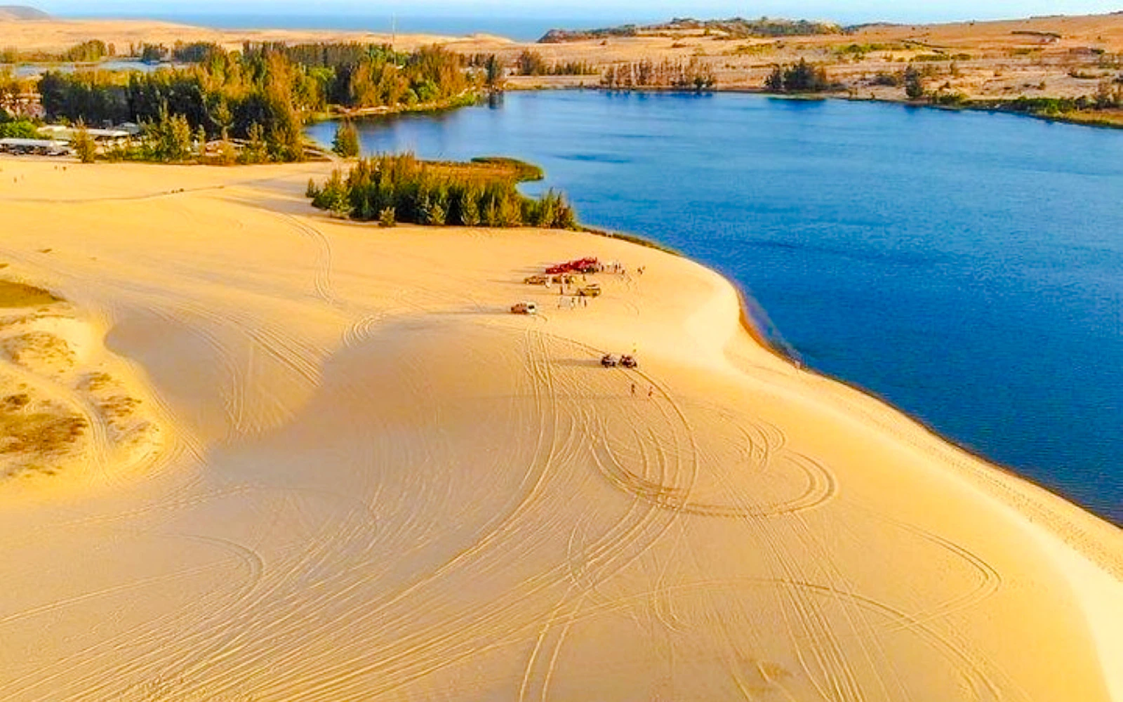 From Ho Chi Minh City: Mui Ne Sand Dunes Tour with Jeep Ride