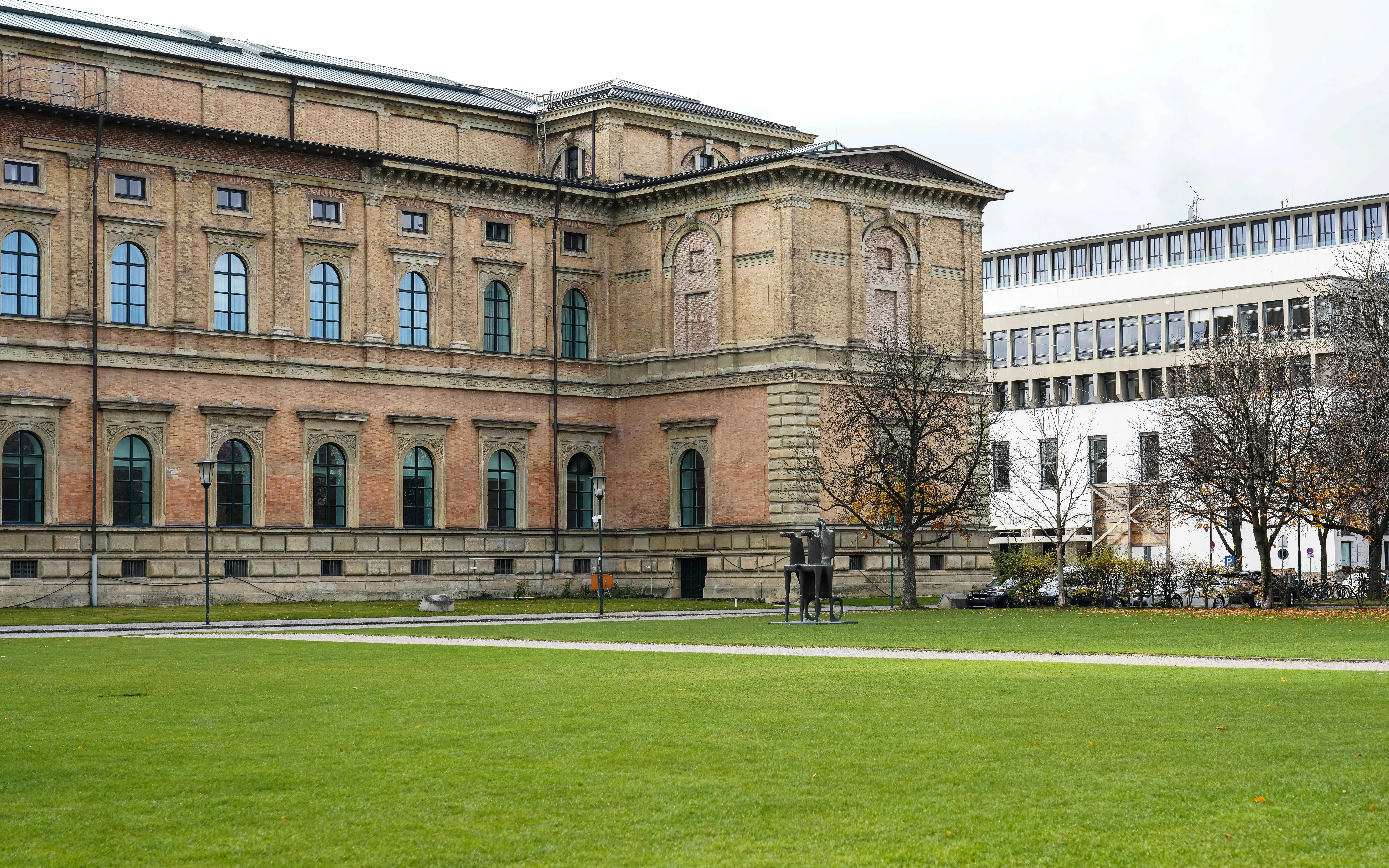 Galleries & Exhibitions (Pinakotheken)