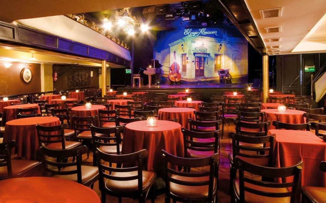 El Viejo Almacén Tango seating area with stage and red tablecloths.