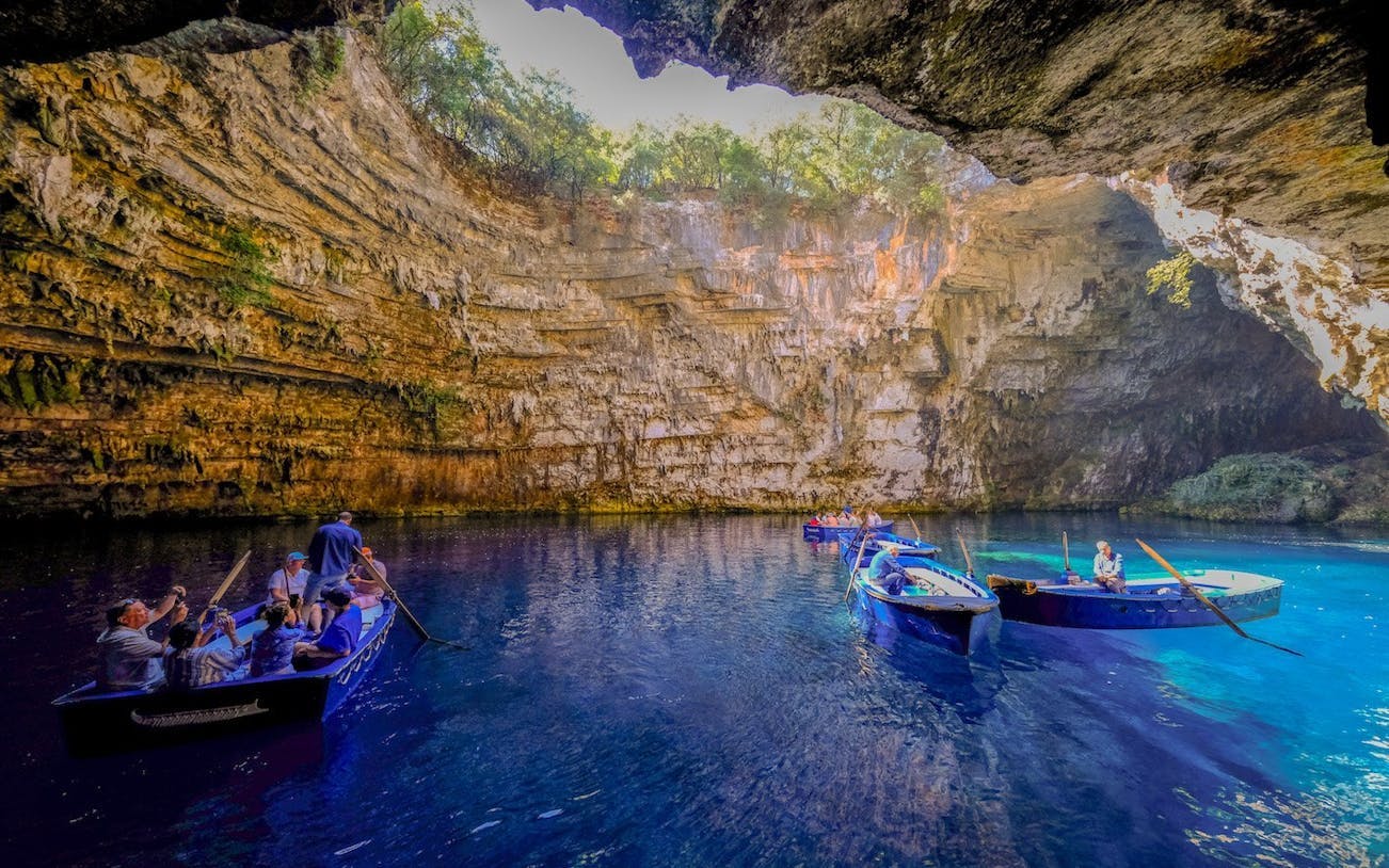 melissani lake and drogarati cave guided day trip in kefalonia with local expert and pickup options-1