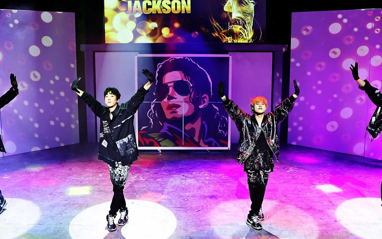 Performers on stage at Painter Show, Gapyeong, with vibrant backdrop.