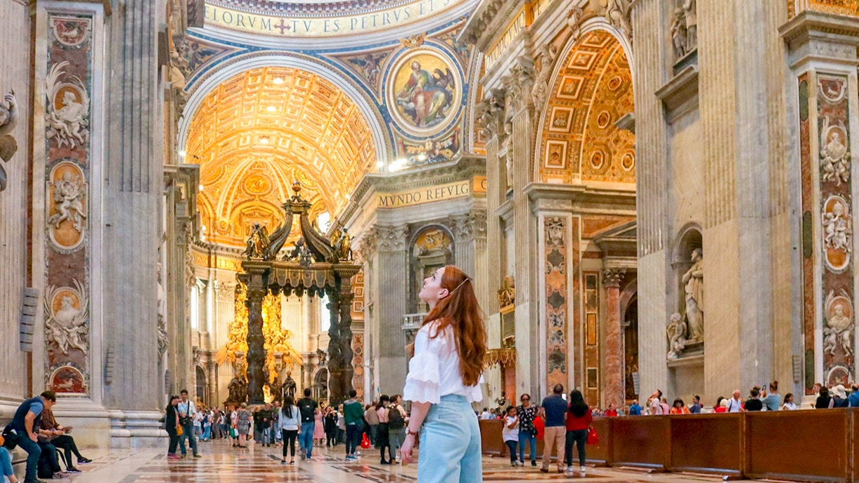 tourists in Sistine Chapel