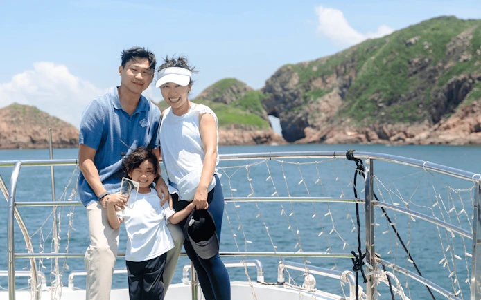 Hong Kong Sai Kung Island-Hopping Yacht Cruise to Yim Tin Tsai With Hakka Snack Tasting