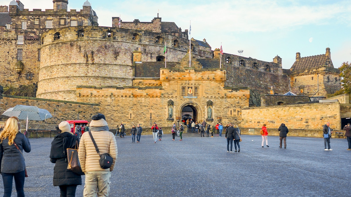 Visitors walking towards the Esplanade Entrance of Edinburgh Castle, Scotland.
