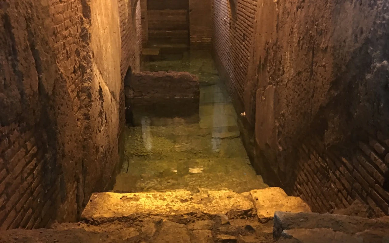 Geführte Tour durch die Gänge des Untergrunds des Stadtteils Trevi — 5