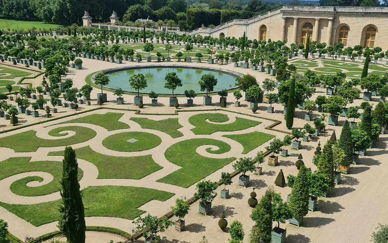 Versailles Palace and Gardens Skip-the-Line Small-Group Guided Tour with Round-Trip Train from Paris Image 10