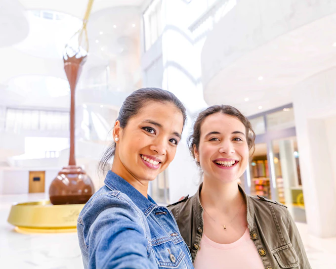 Zurich Guided City Tour with Lindt Home of Chocolate Museum Entry and Lake Zurich Cruise