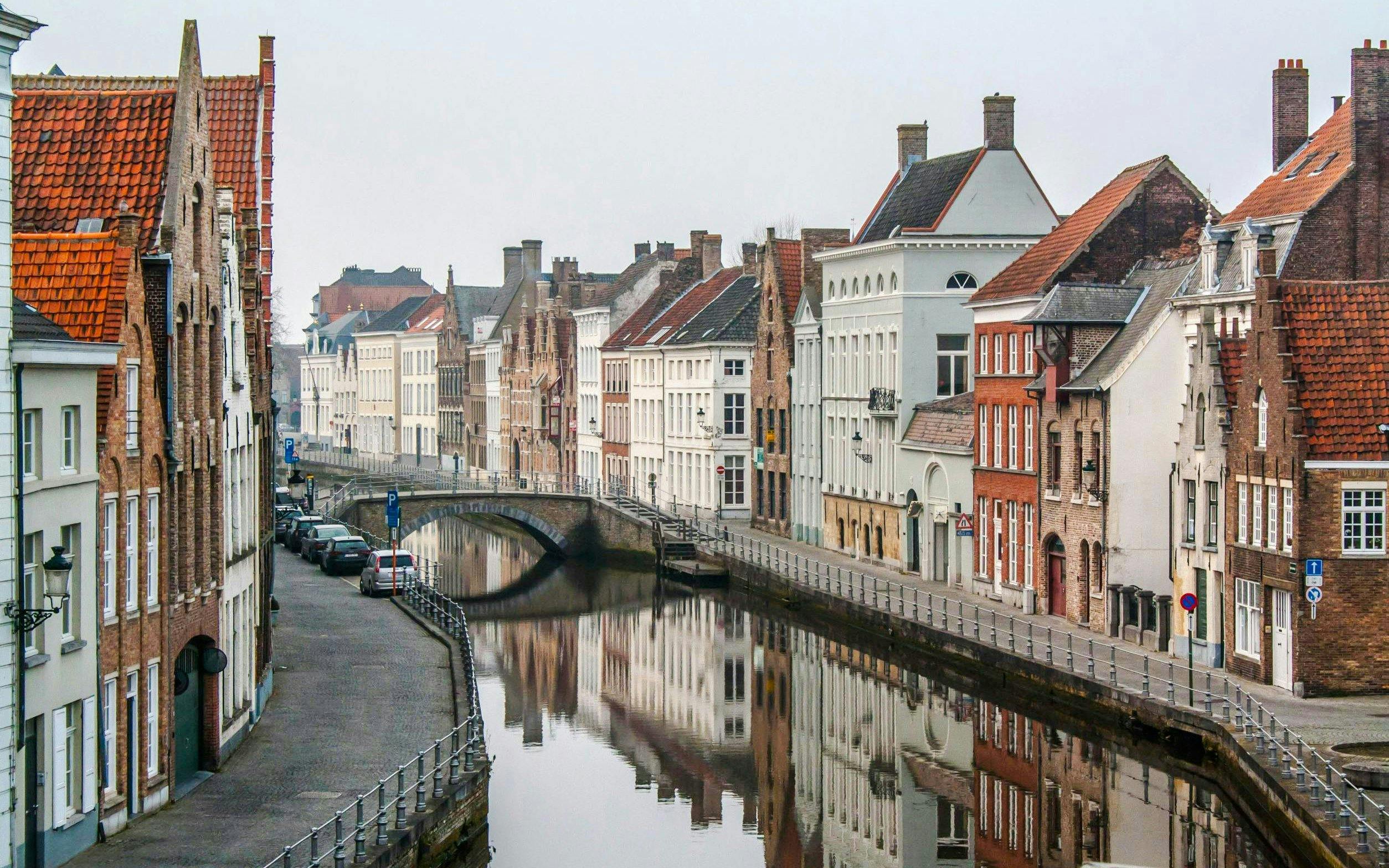 Historic canals and medieval buildings in Bruges, Belgium.