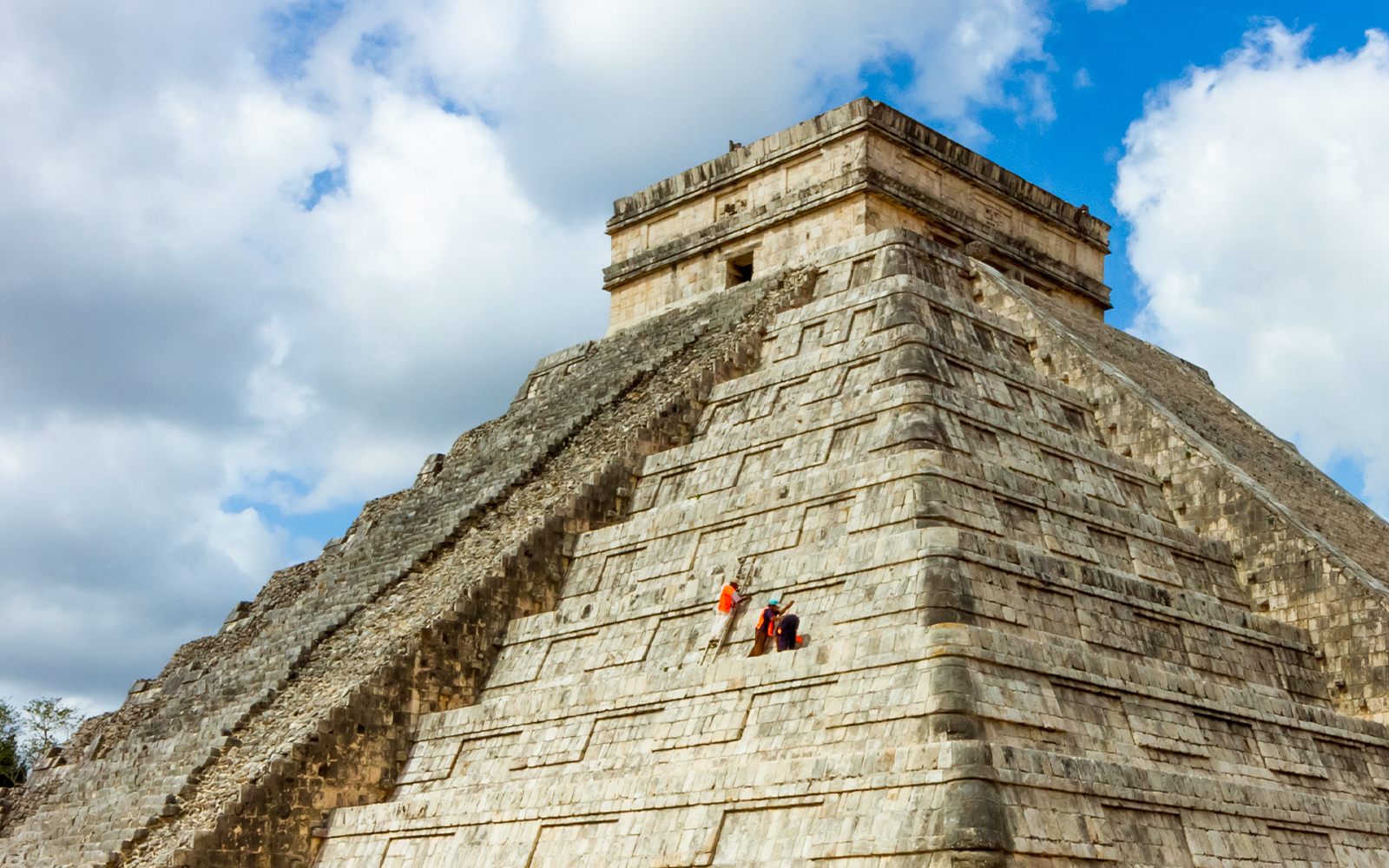 Kukulkan pyramid maintenance work at Chichén Itzá, Yucatan, Mexico.