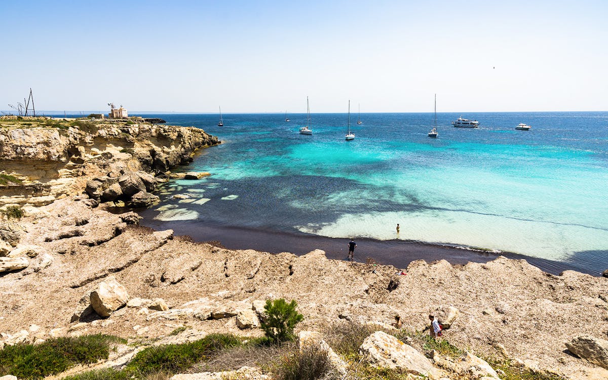 dinghy boat tour of favignana with wine tasting-7 dinghy boat tour of favignana with wine tasting-7