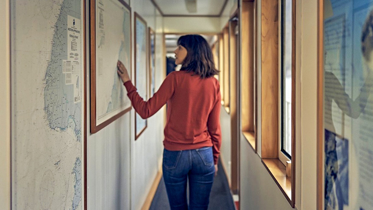 https://cdn-imgix.headout.com/media/images/de9f47c3062c241f8c500782ed8dc2dc-30359-te-anau-doubtful-sound-overnight-cruise-14.jpg