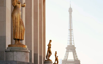 visite guidée du 2e étage de la tour eiffel avec accès prioritaire et billet pour une croisière sur la seine-6