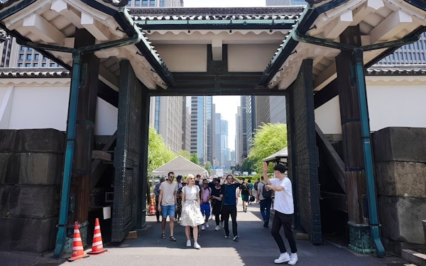 Tokyo: Imperial Palace East Gardens & Edo Castle Guided Walking Tour
