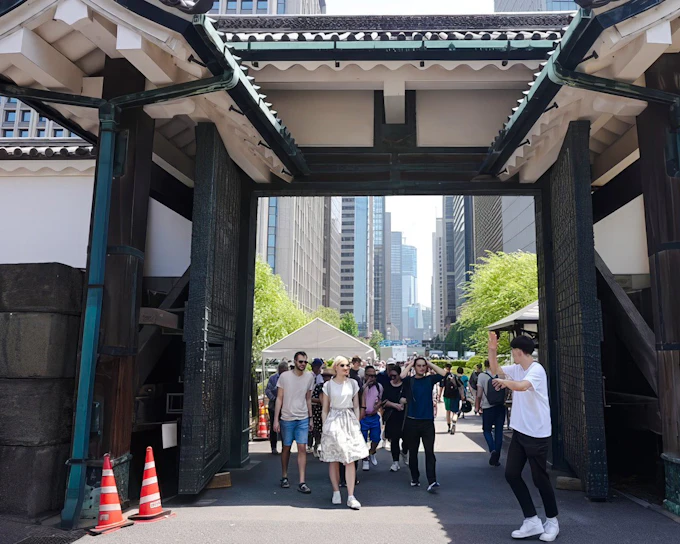 Tokyo: Imperial Palace East Gardens & Edo Castle Guided Walking Tour