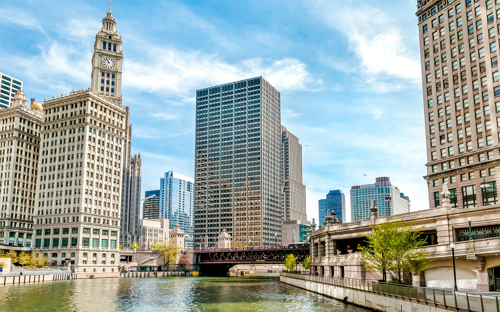 Wrigley Building and Chicago River view on 90-minute architecture cruise.