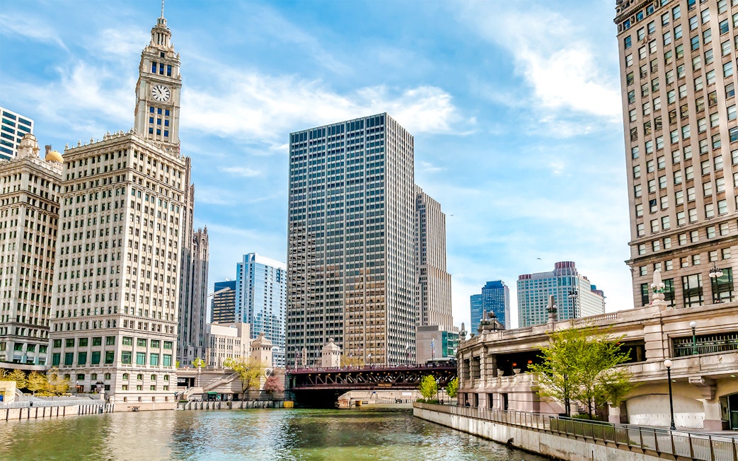 Wrigley Building and Chicago River view on 90-minute architecture cruise.