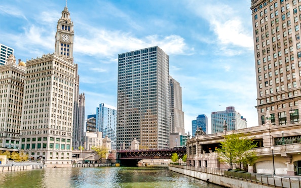 Wrigley Building and Chicago River view on 90-minute architecture cruise.