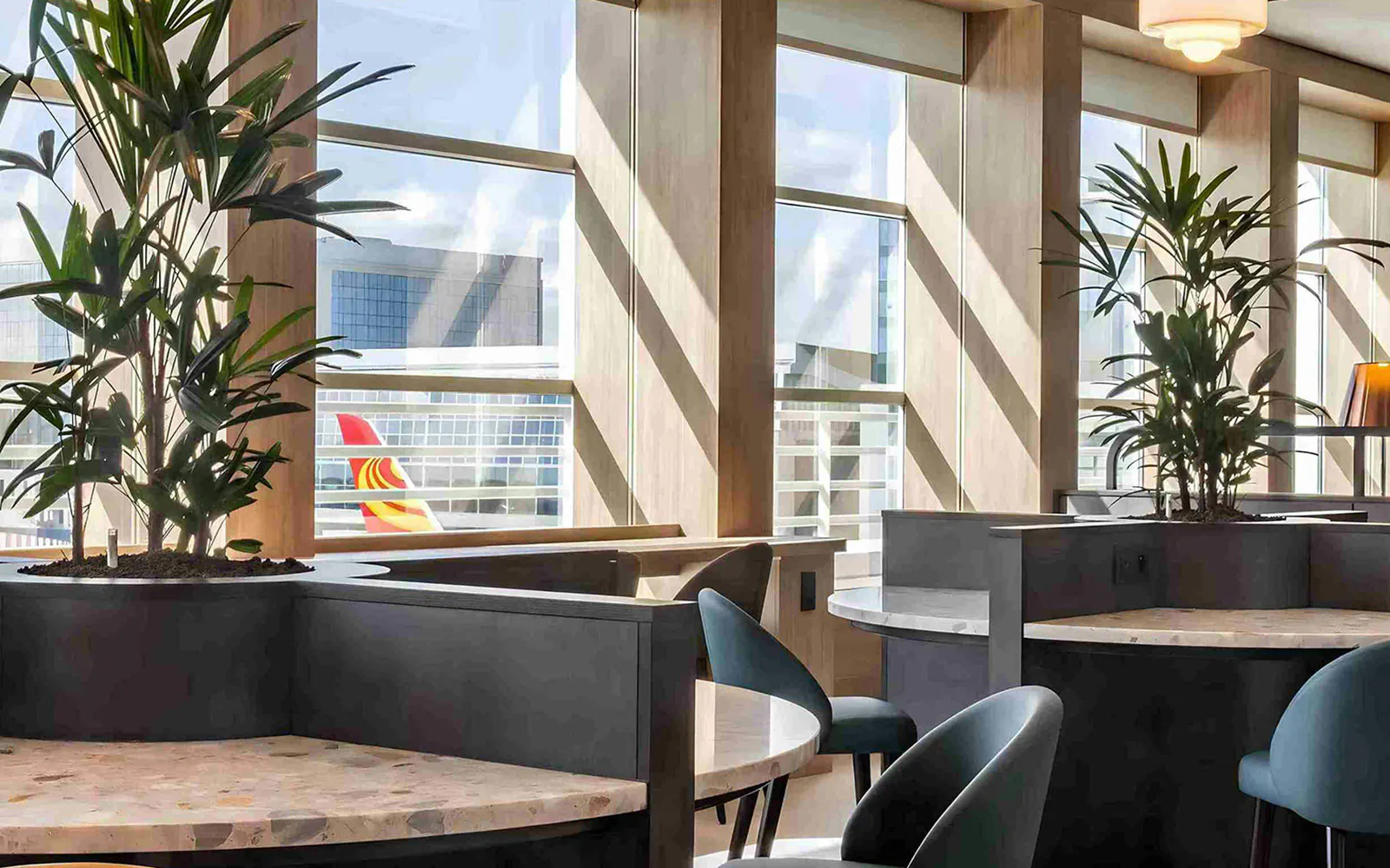 Brussels Airport: The View Lounge at the Main Terminal (Non-Schengen Zone) Image 5