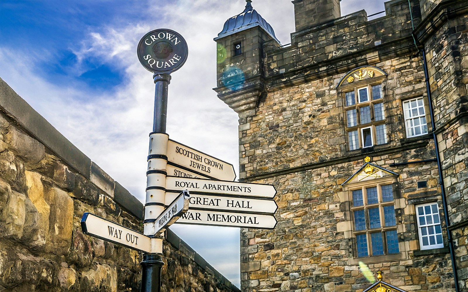 Signposts at Edinburgh Castle directing to Crown Square, Great Hall, and War Memorial.