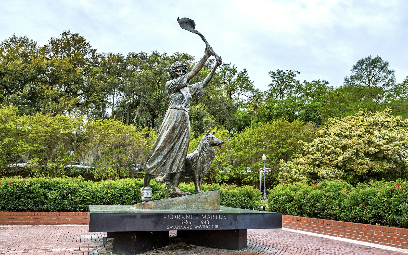 Monumento a la niña que saluda