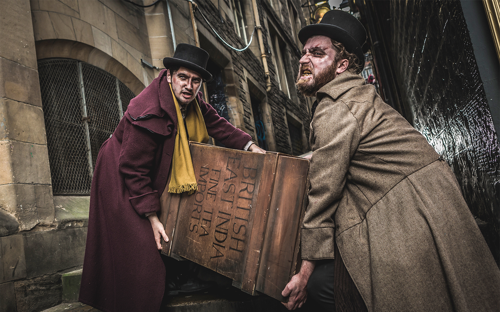 Two actors portraying Burke and Hare carrying a crate at Edinburgh Dungeon.