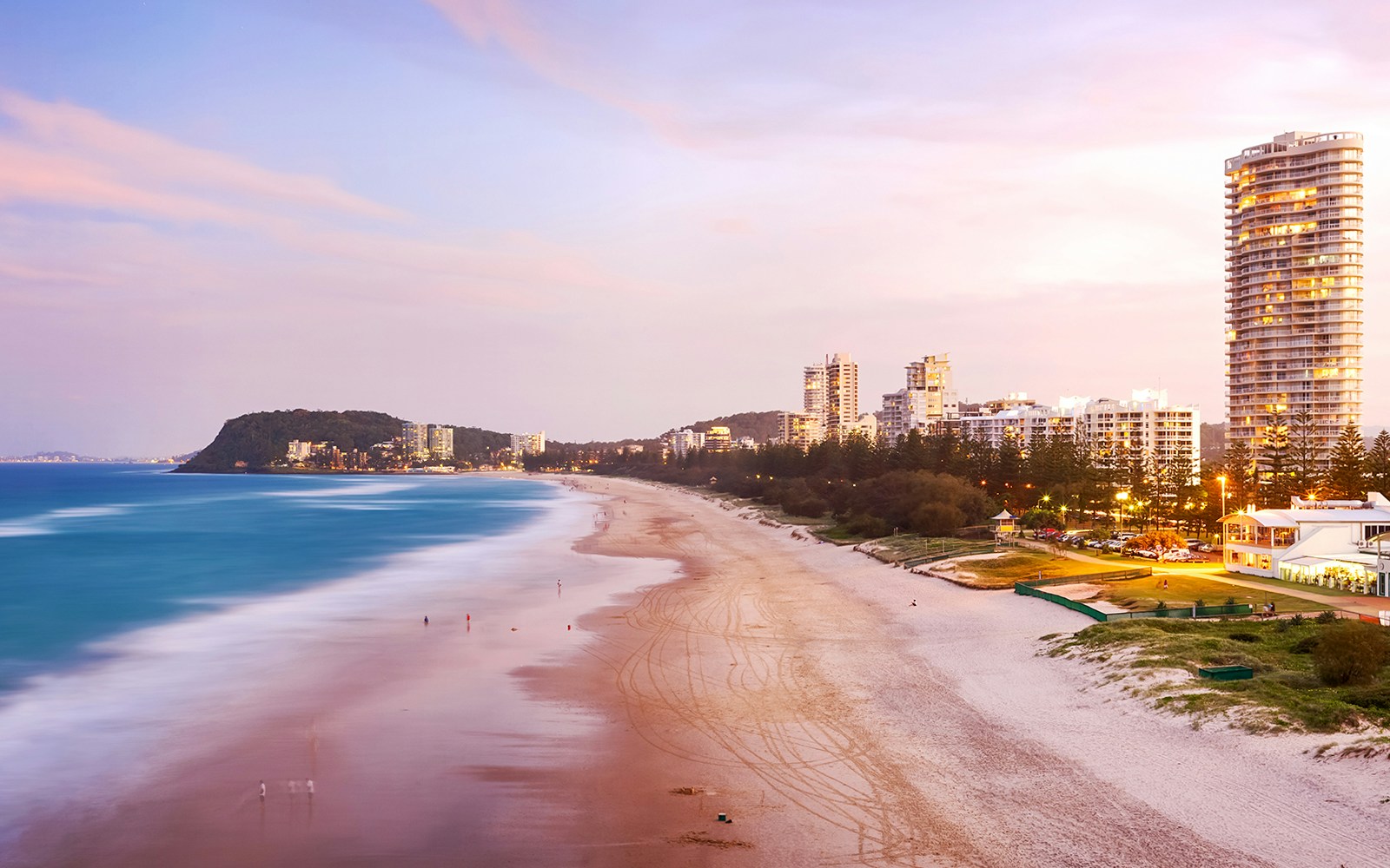 North Burleigh beach at dusk