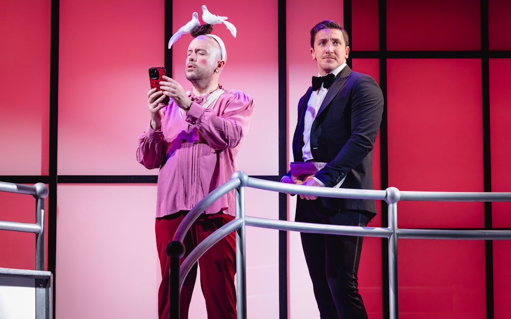 Stage performance of Titanique Westend with two actors on a ship's deck.