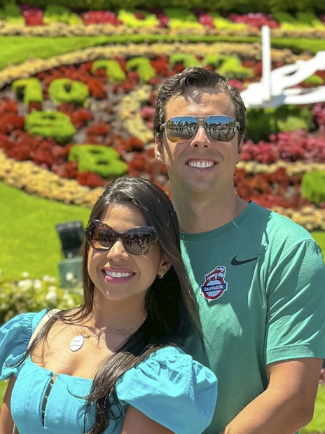 Tourists posing in front of the floral clock garden in Valparaíso.