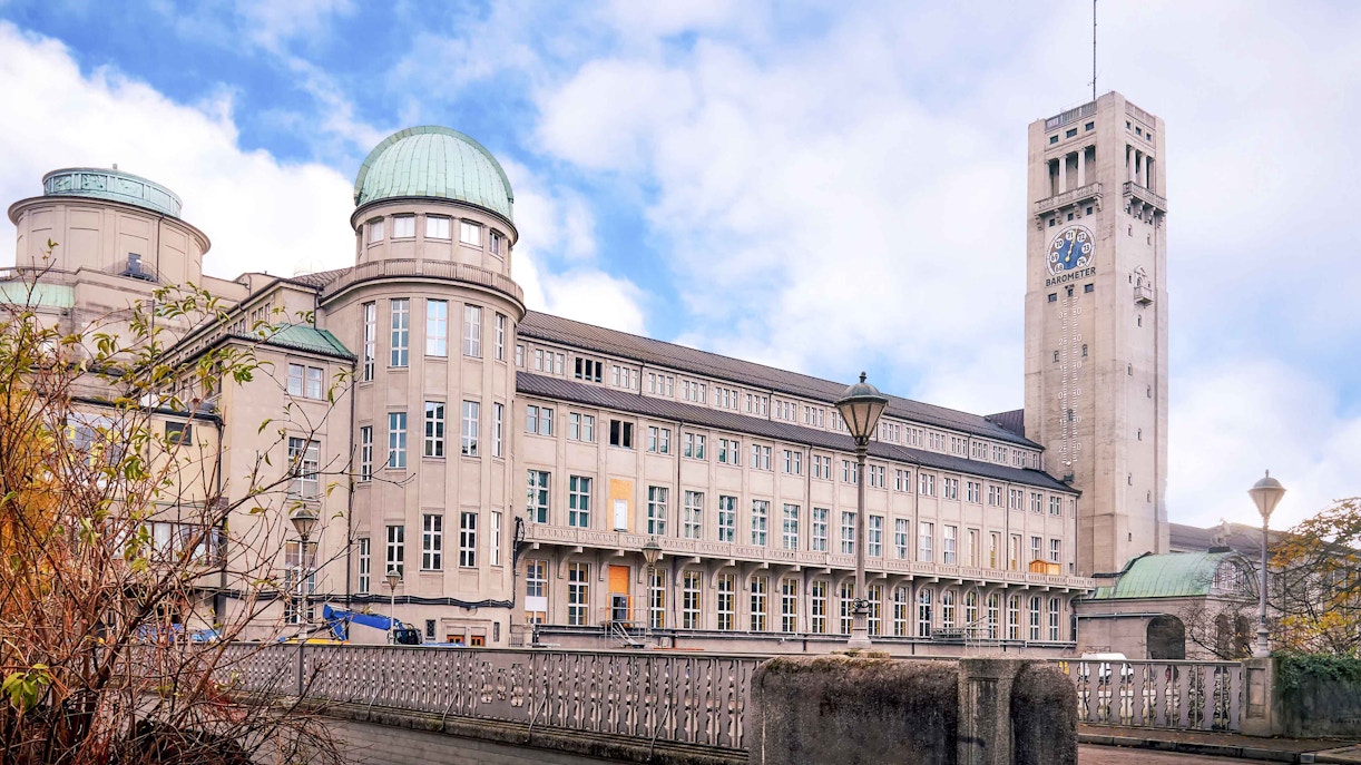 Deutsches Museum exterior with visitors exploring the entrance