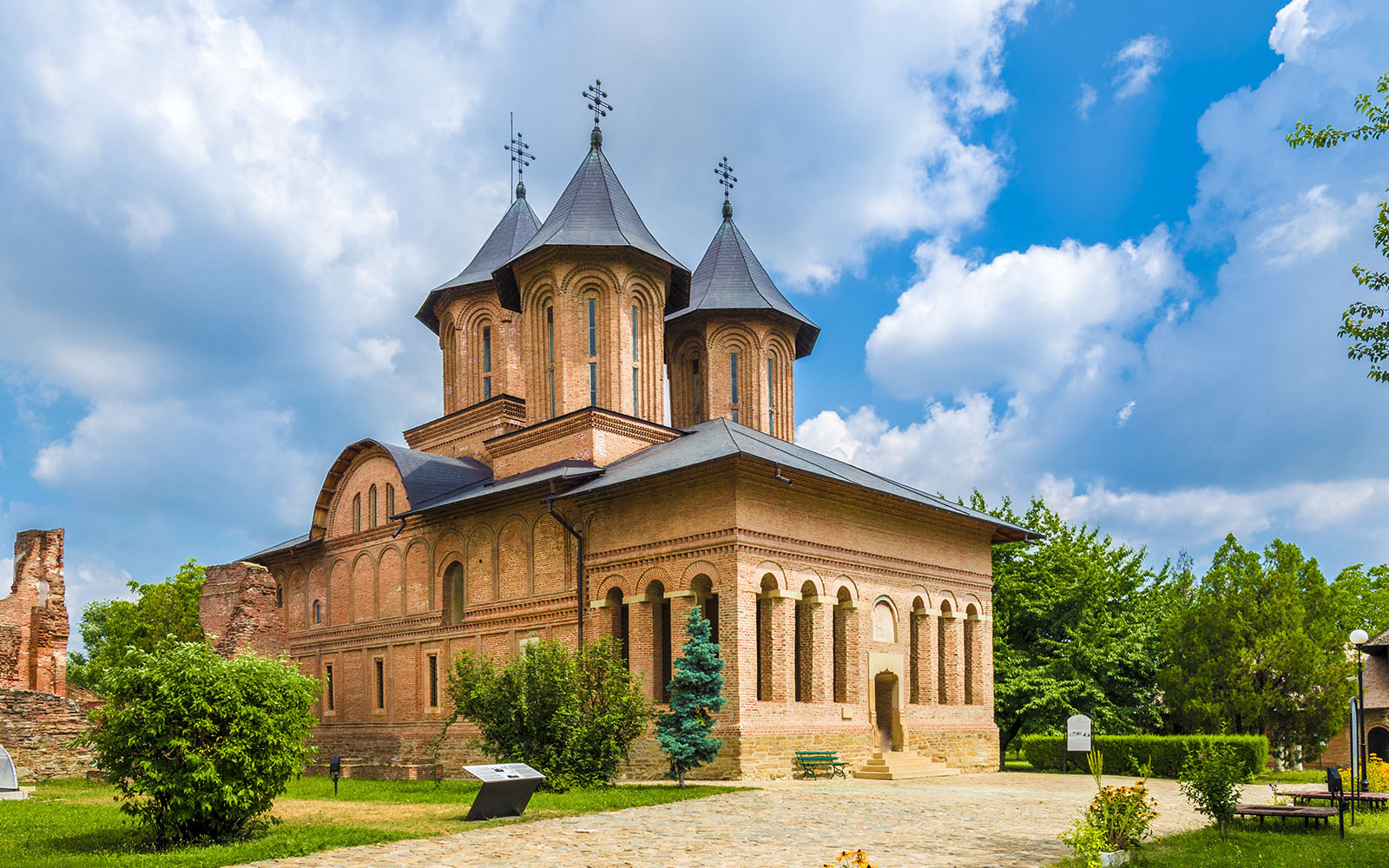 targoviste tour of bran castle