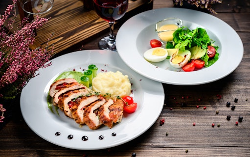 Grilled chicken with mashed potatoes and salad, Cotswolds lunch setting.