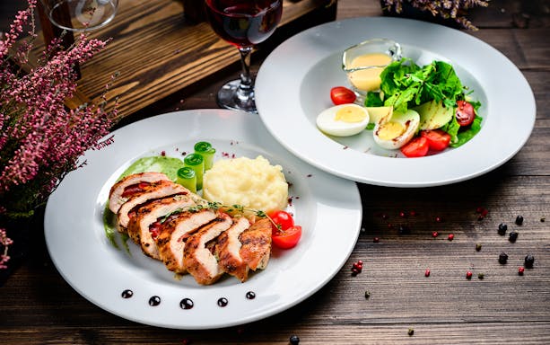 Grilled chicken with mashed potatoes and salad, Cotswolds lunch setting.