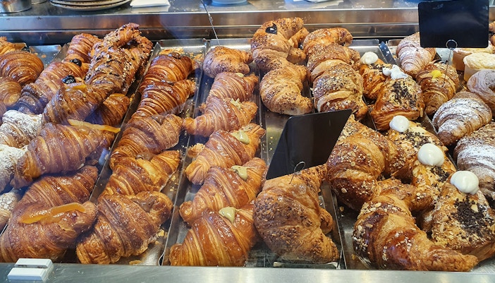 Florence food tour with croissant at Antico Vinaio bakery.